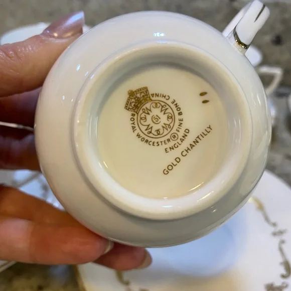 VINTAGE ROYAL WORCESTER GOLD CHANTILLY TEA CUP‎ & SAUCER SET (6) - Picture 5 of 6